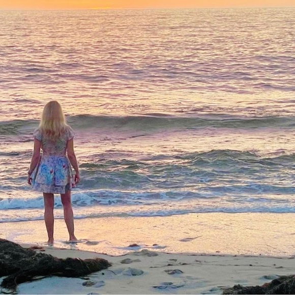 Meet your Posher, Sara - Picture 2 of 3